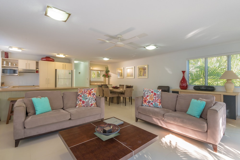 NOOSA OUTRIGGER BEACH RESORT 42/73