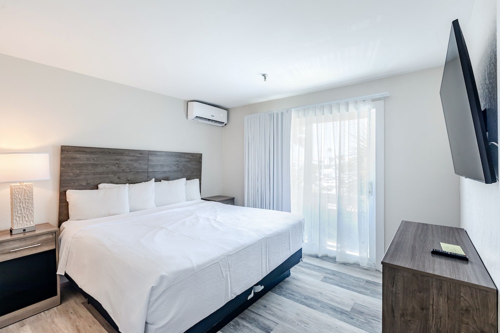 Grand Shores West 18/72