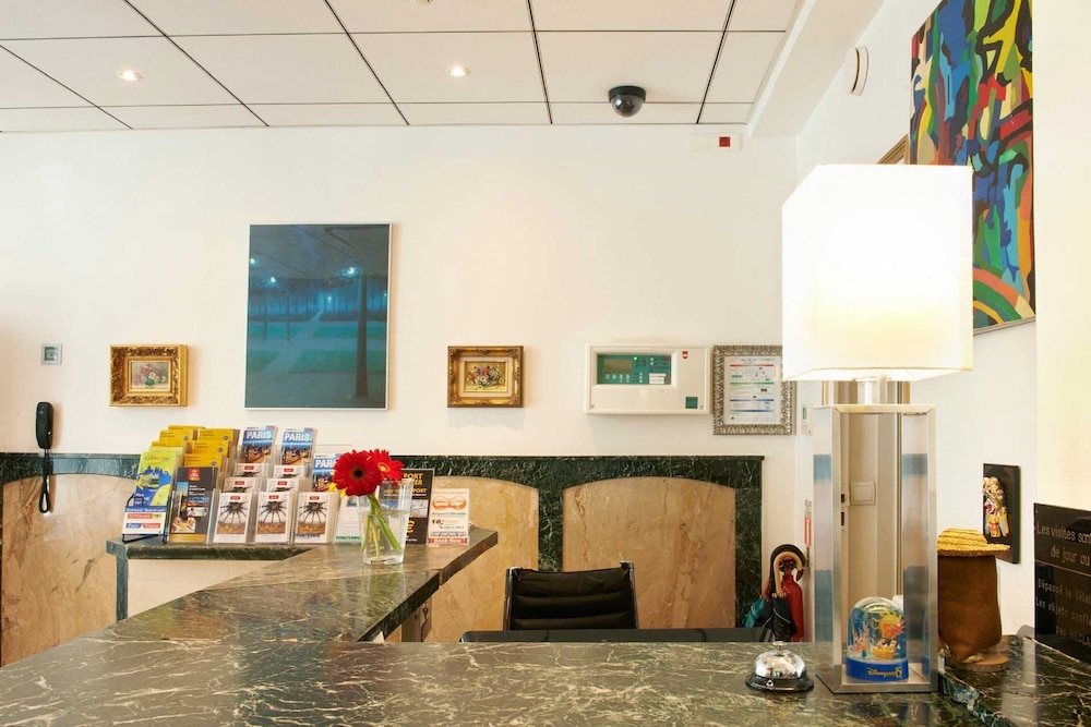 Hotel Darcet Paris 24/37
