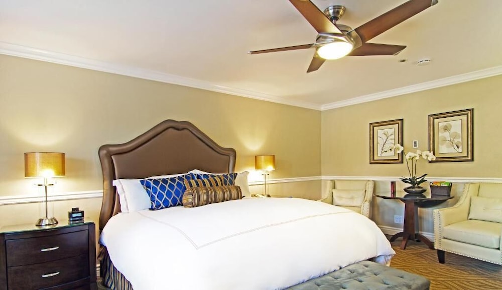 Carriage House Inn 6/35