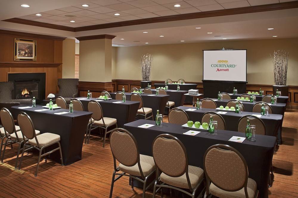Courtyard Marriott Toronto Airport 45/56