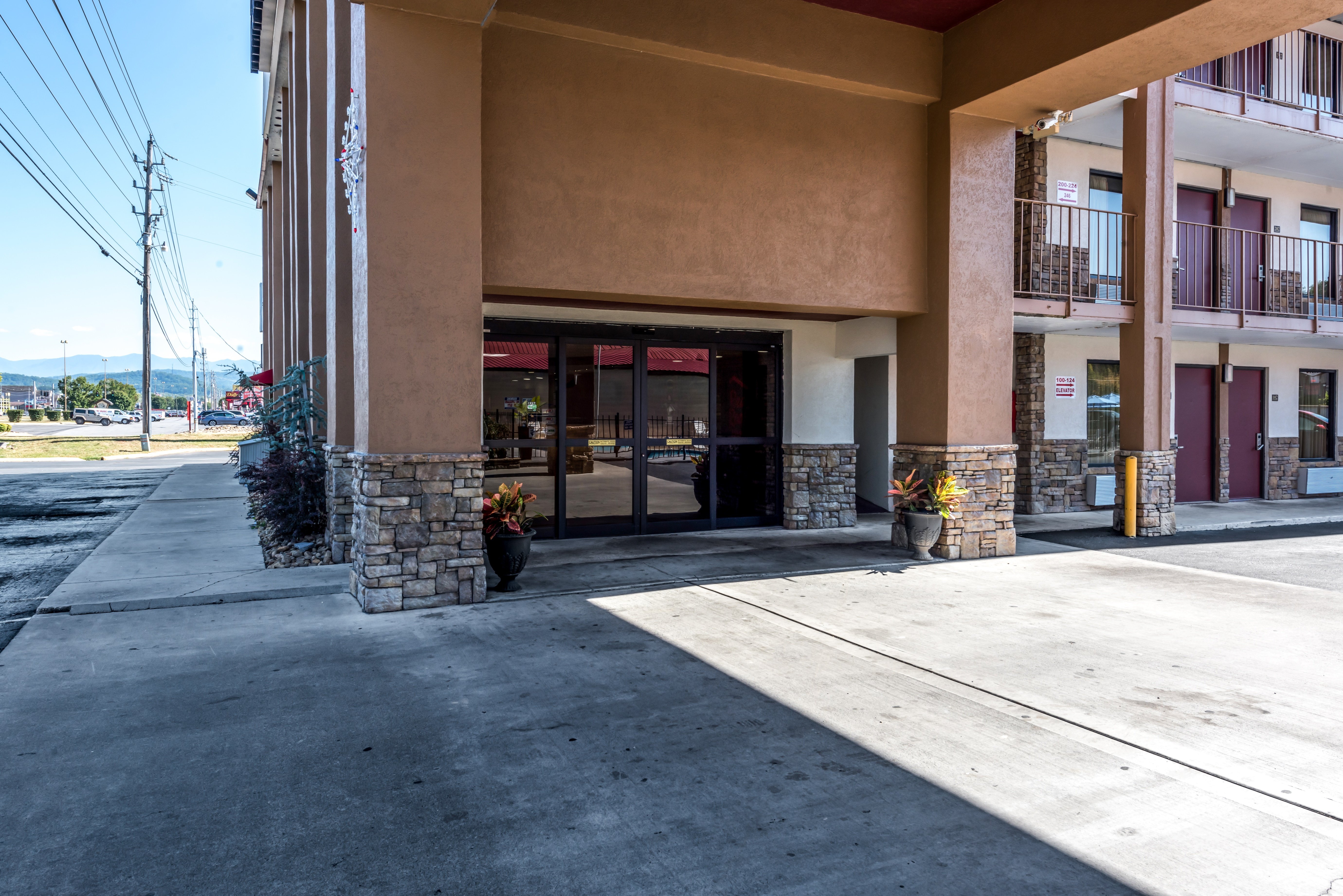 Red Roof Inn & Suites Pigeon Forge - Parkway 9/13