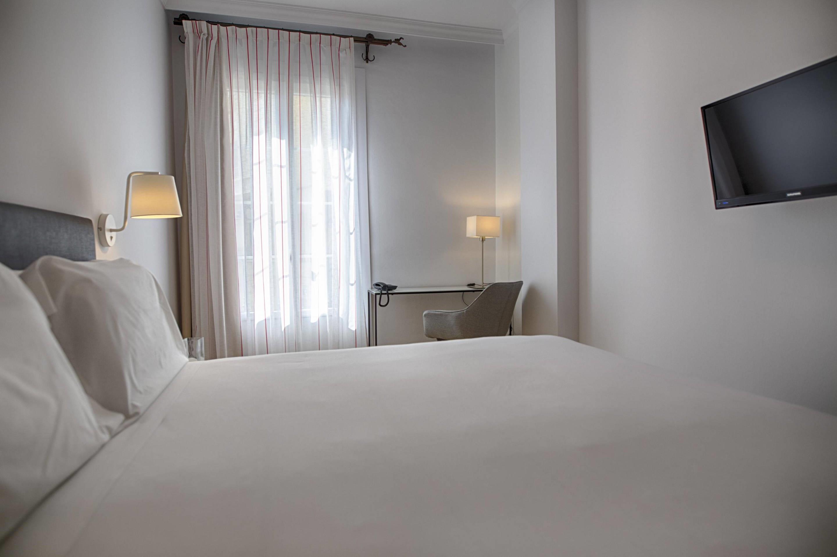 Classic, Single, Twin Beds