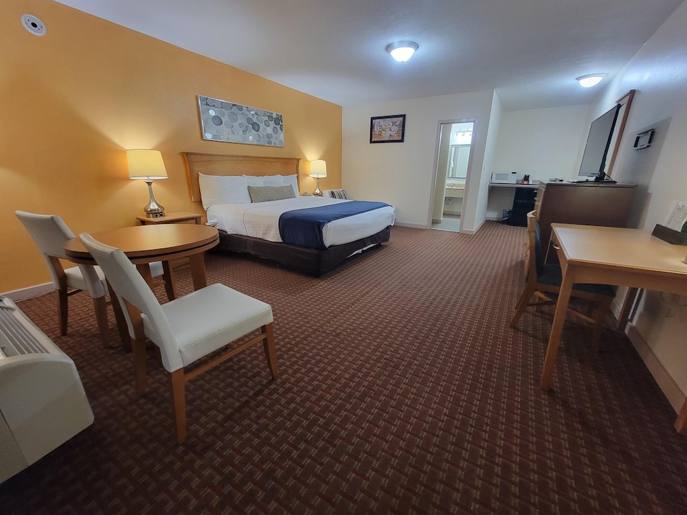 ROOM, KING BED