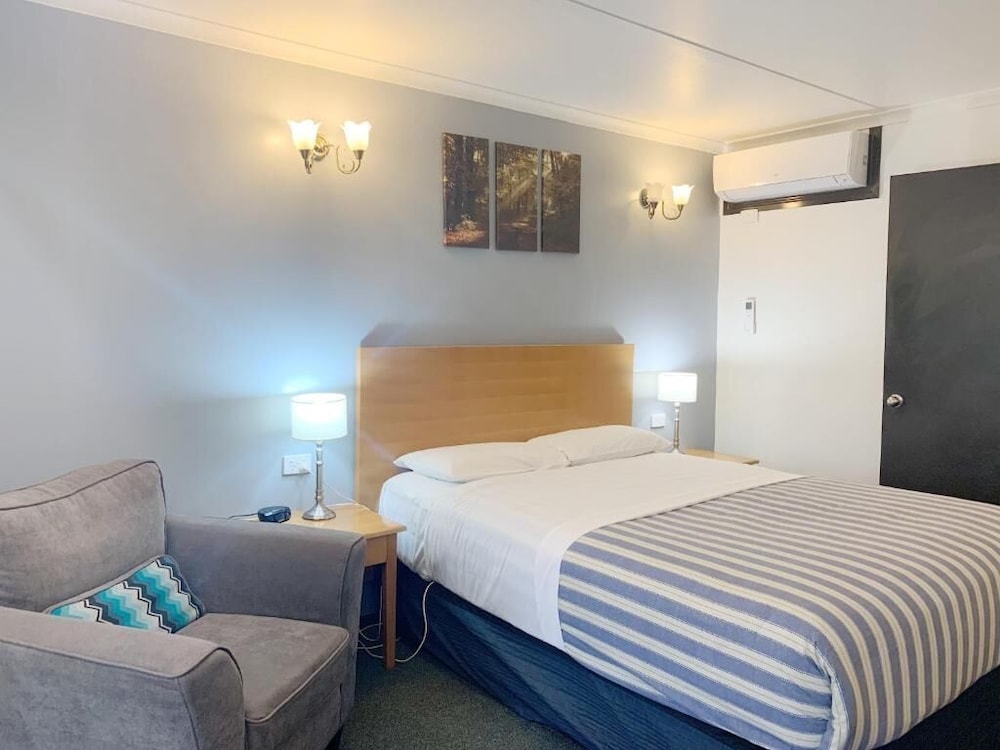 Statesman Motor Inn 19/47