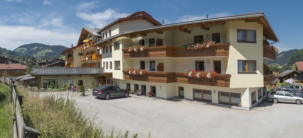 Hotel Schneeberger 3/75