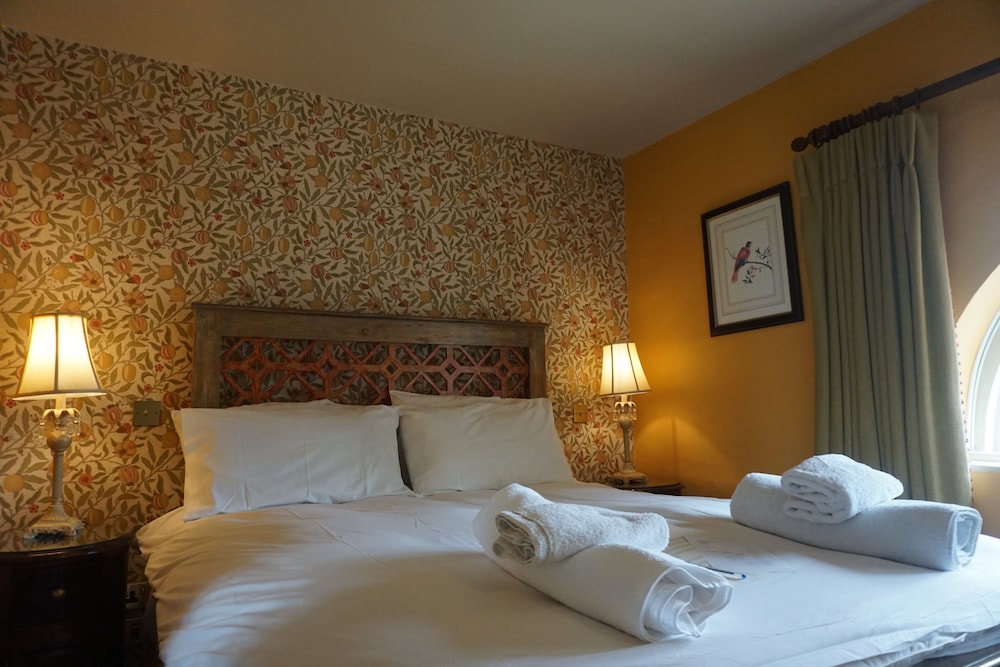 Pembroke Arms 17/50