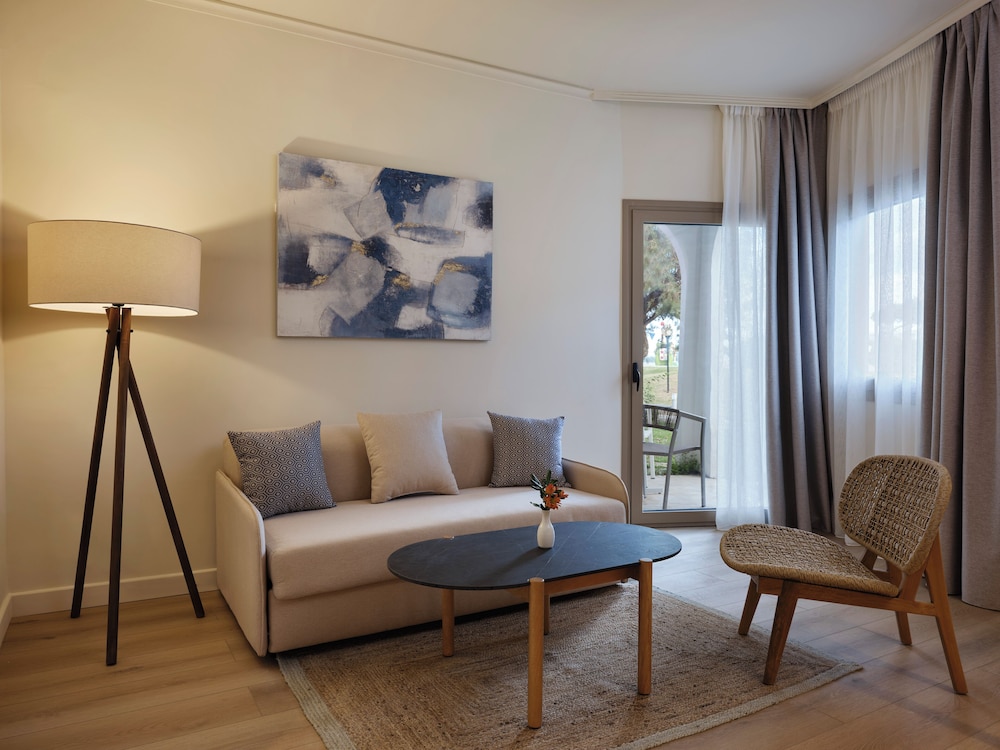 Atlantica Ocean Beach Resort 42/64