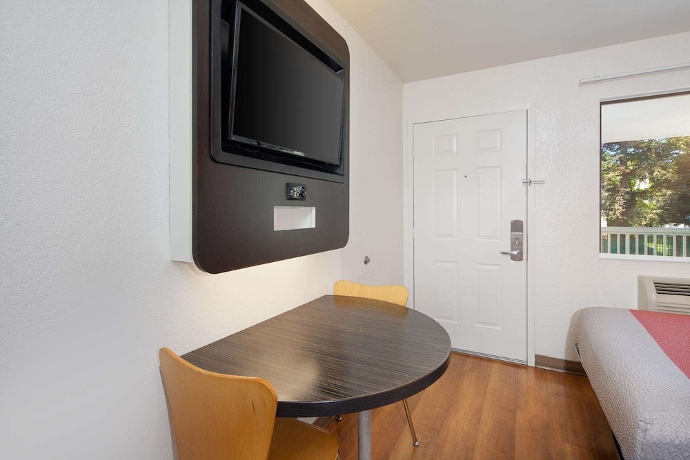 Motel6 Arcadia, CA - Los Angeles - Pasadena Area 26/40