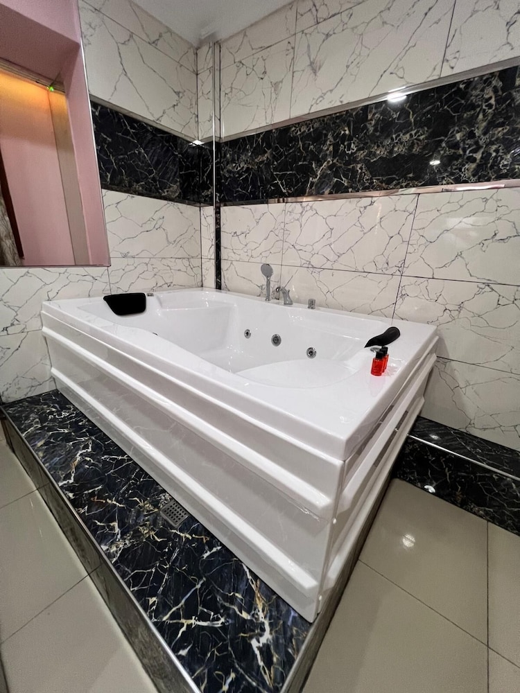 Istanbul Palace Hotel 38/40