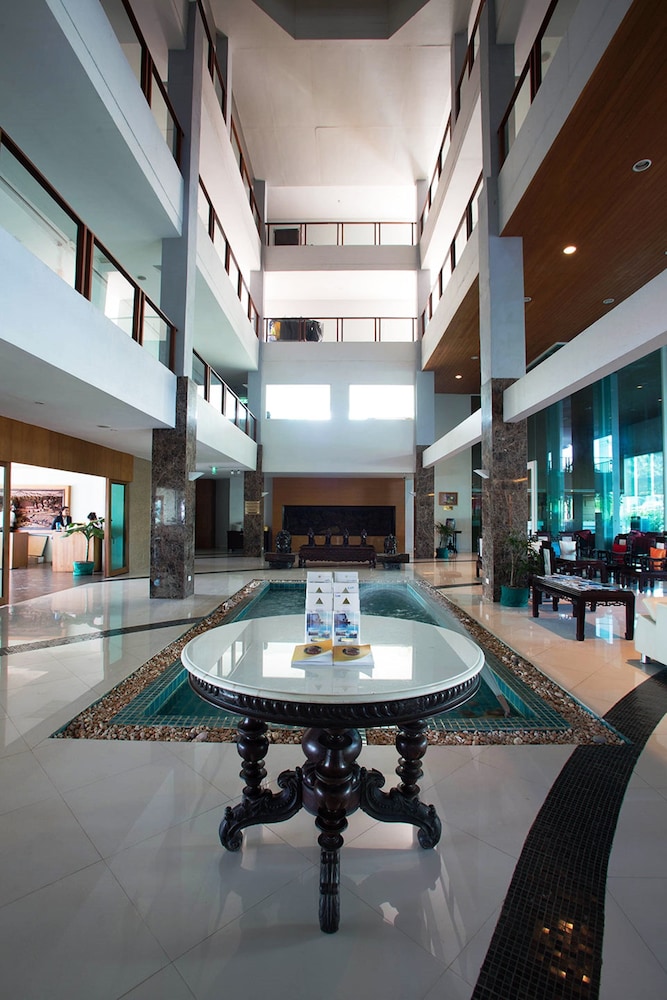Siam Triangle Hotel 54/61
