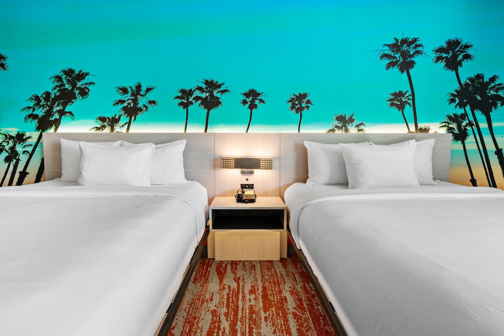 room, 2 queen beds, accessible