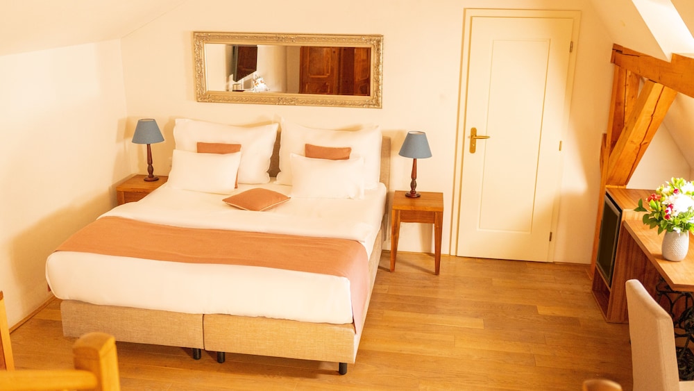Deluxe, 2 King Beds, Attic