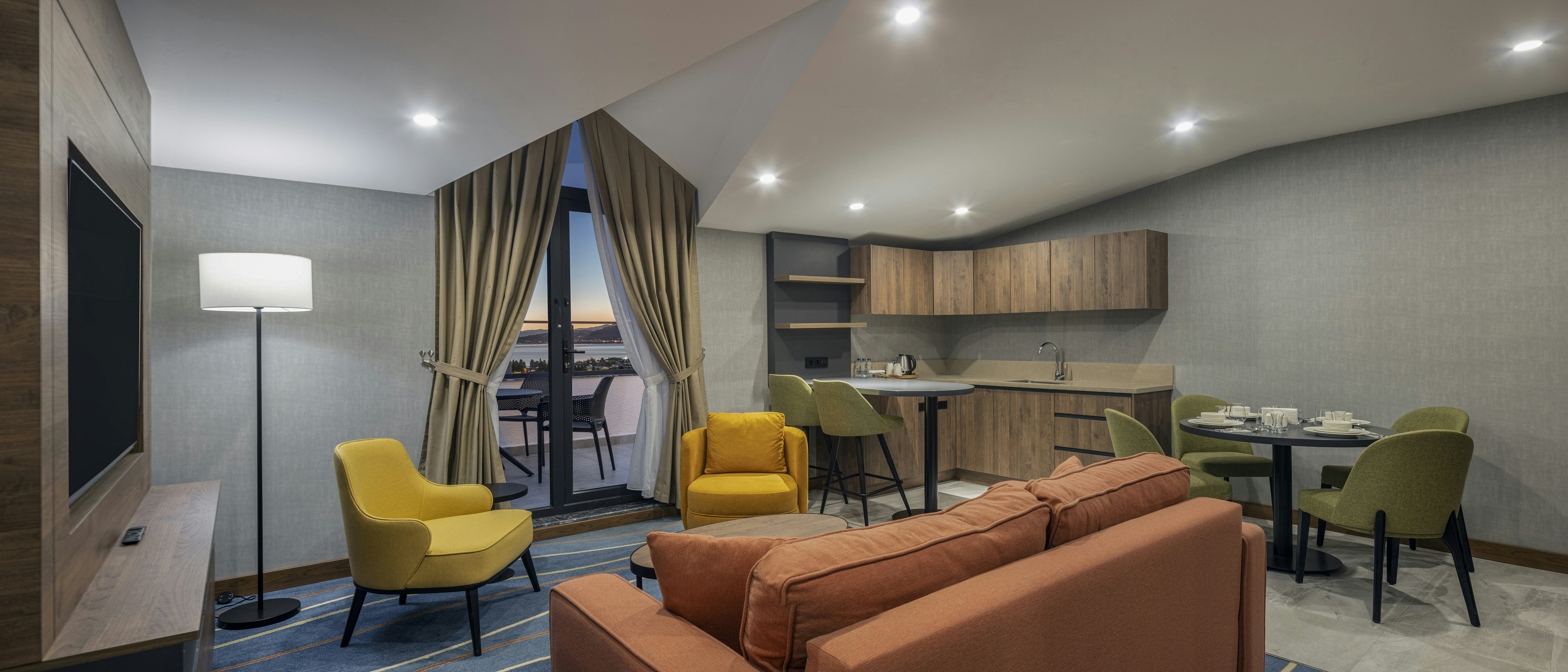 3 BEDROOMS, SUITE, KING BED, SEA VIEW