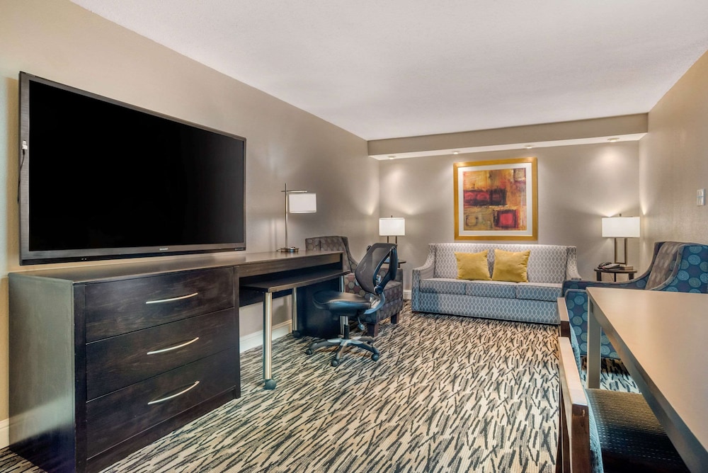 Clarion Inn Conference Center Gonzales, LA 39/41
