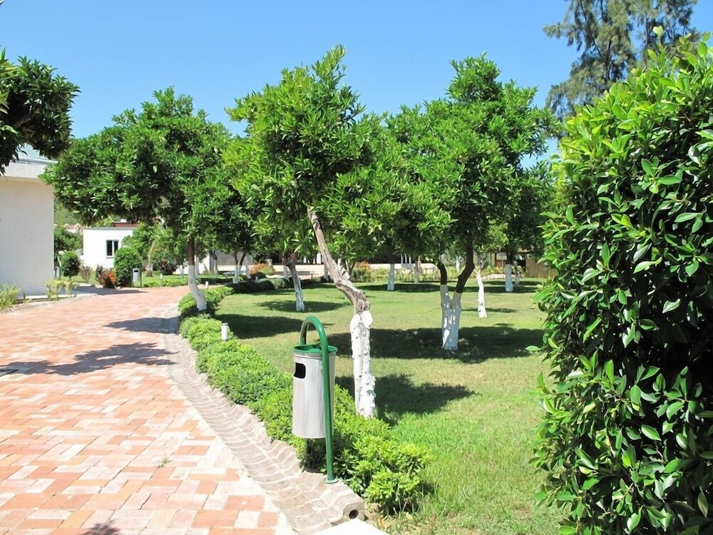 Batont Garden Resort Hotel 30/43