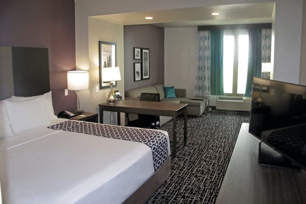 La Quinta Inn & Suites by Wyndham Corpus Christi - Portland 21/43