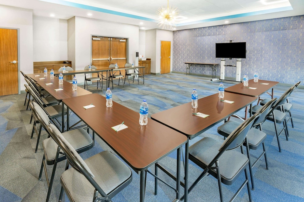 La Quinta Inn Suites By Wyndham Fort Stockton Northeast 49/62
