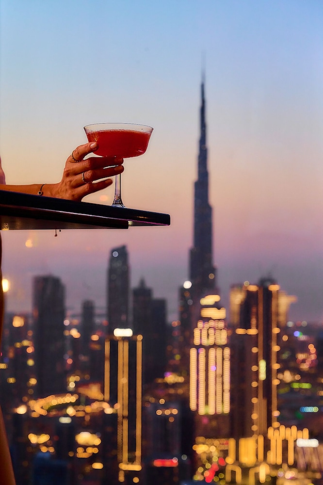 SLS Dubai Hotel and Residences 74/75
