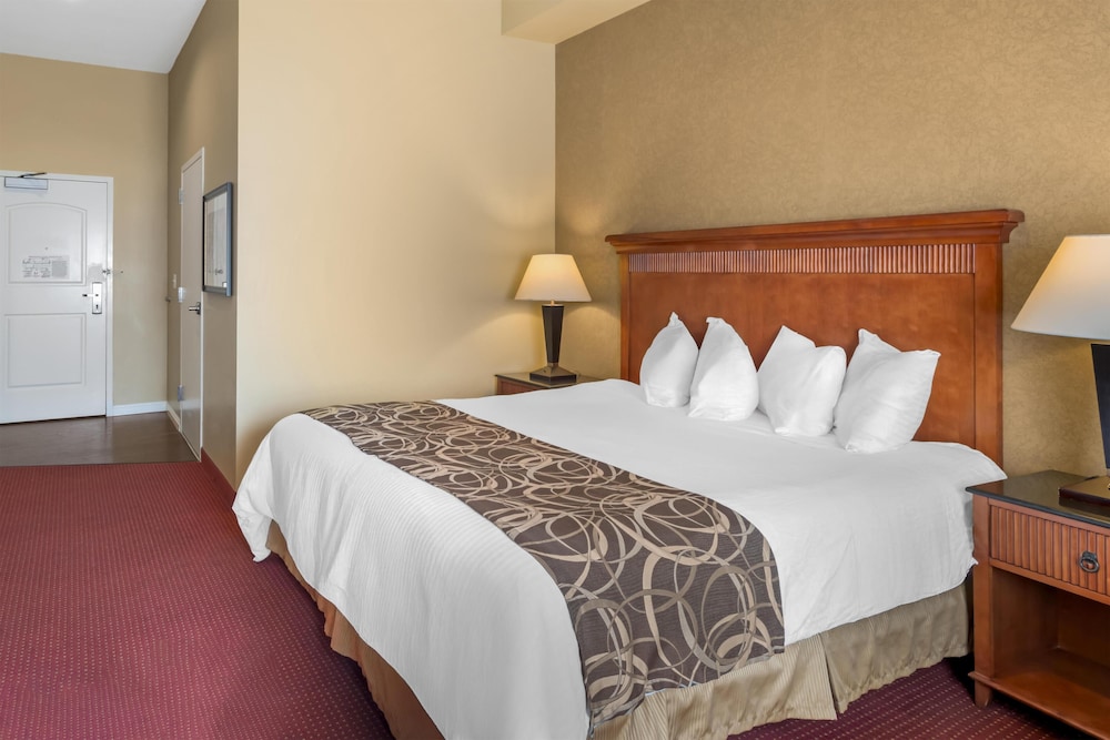 غرفة قياسية بسرير كينج لذوي الإعاقة، Best Western Plus Canyon Pines 2/6