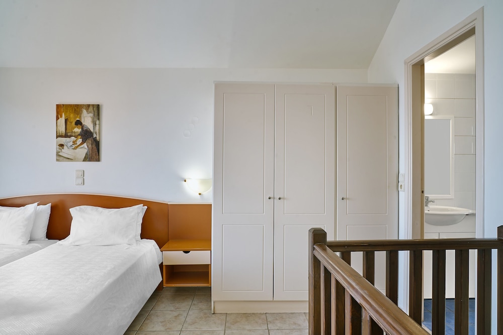 Pegasus Hotel 7/50