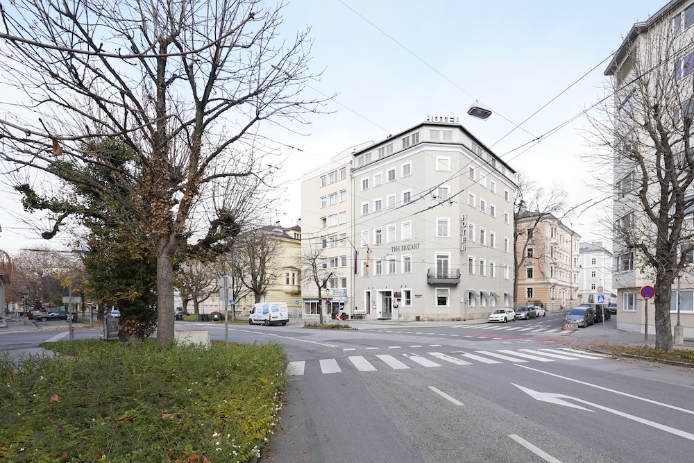 HOTEL MOZART 61/70