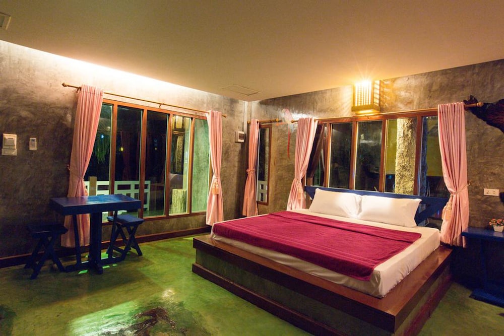 CHALET, RIVERSIDE