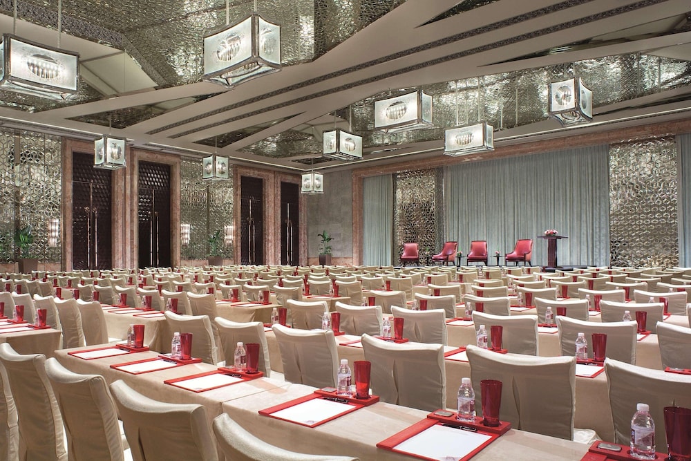 The Ritz Carlton Shanghai Pudong 56/68
