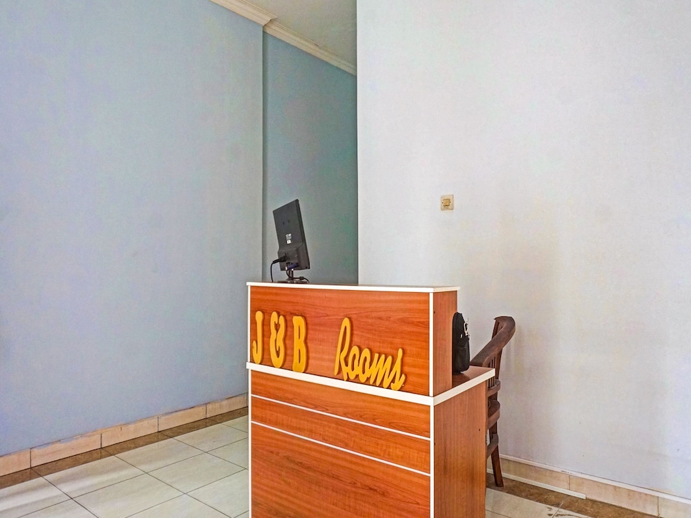 Super OYO 91535 J&b Rooms Tomang 6/35