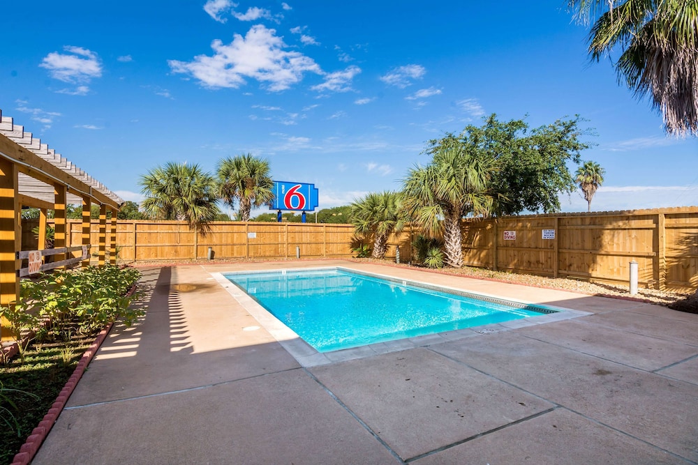 Motel6 Freeport, TX 49/54