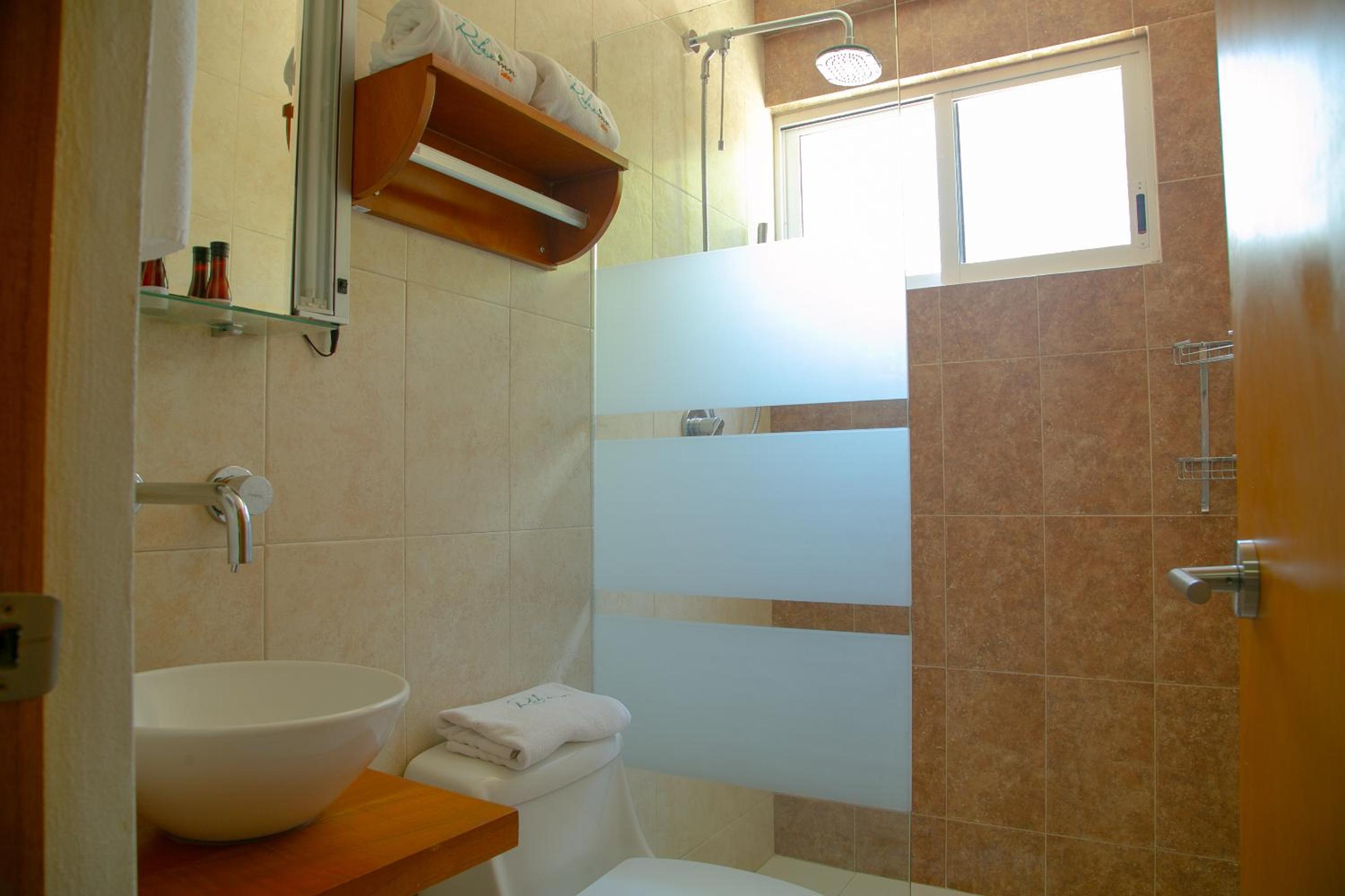 Relax Inn Suites 48/50