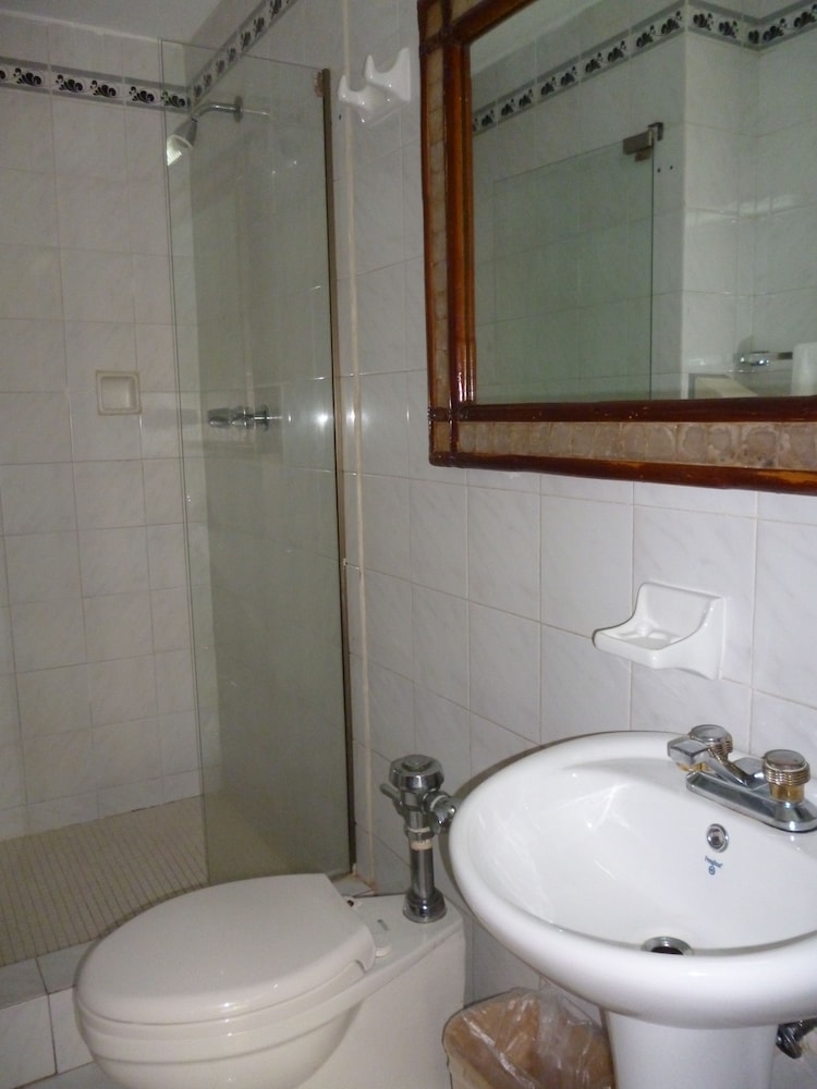 Tower House Suites 12/39
