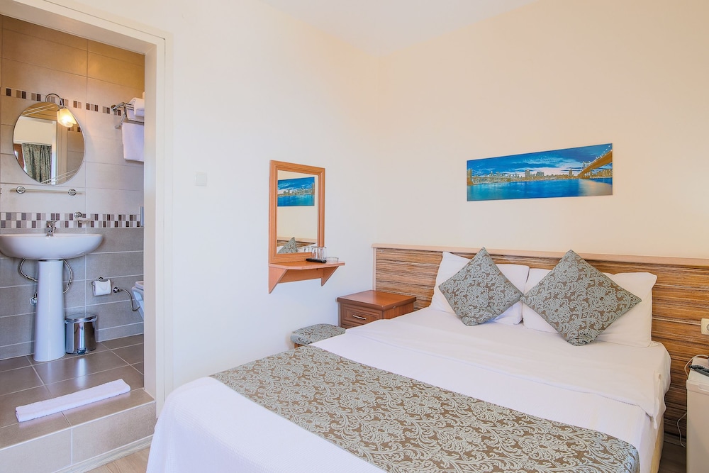 Amphora Hotel 12/56