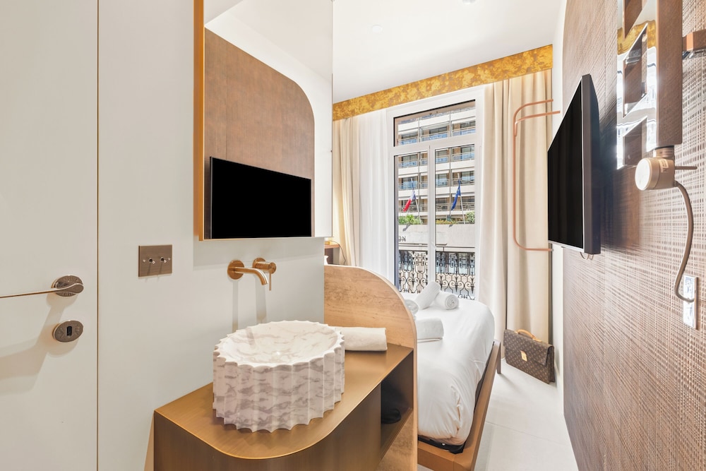 Modern Waikiki Hotel 41/50