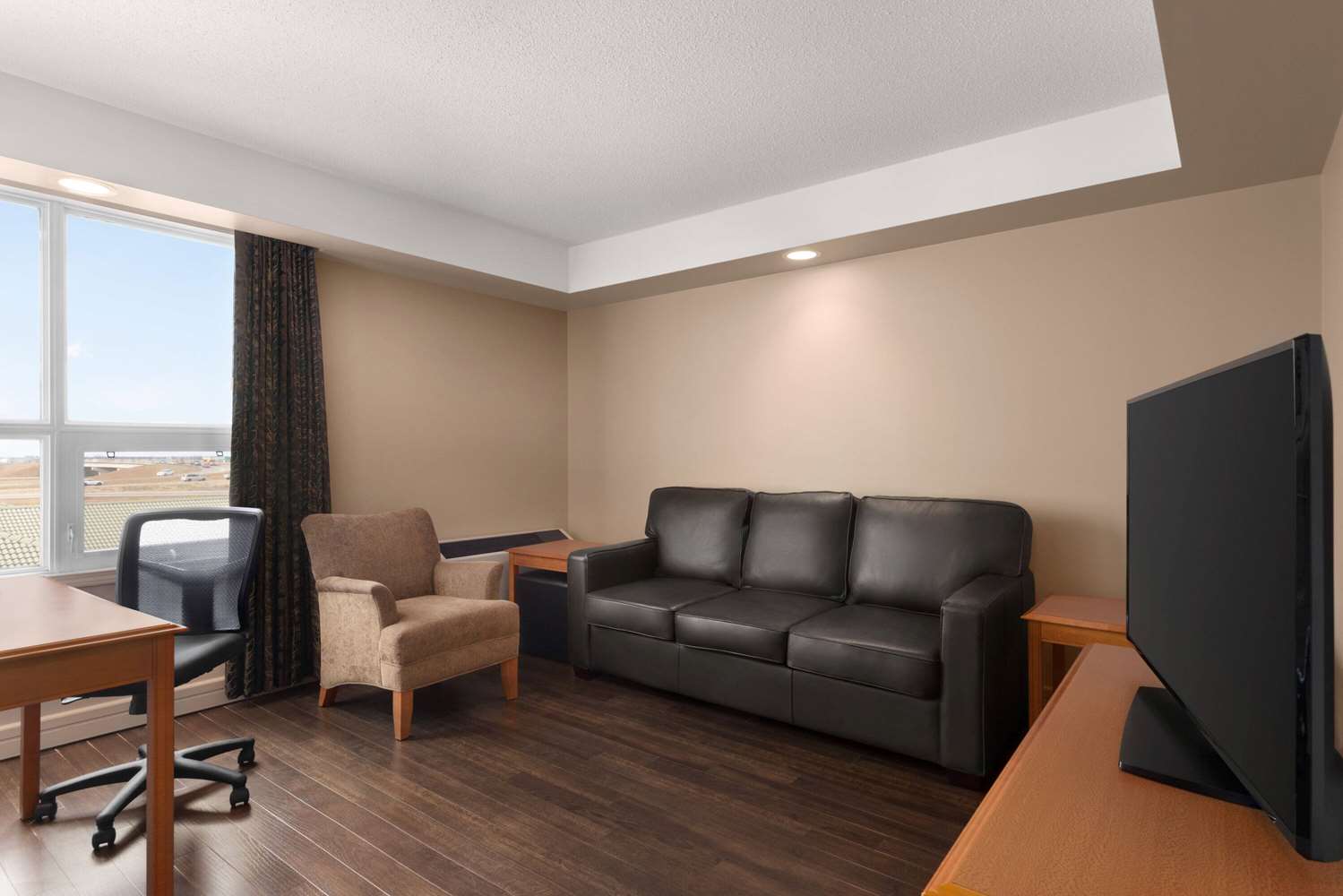 Royal Hotel Edmonton Airport, Trademark Collection By Wyndham 13/40