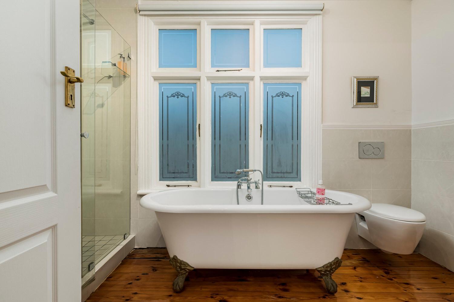Millbury Guest House 26/29