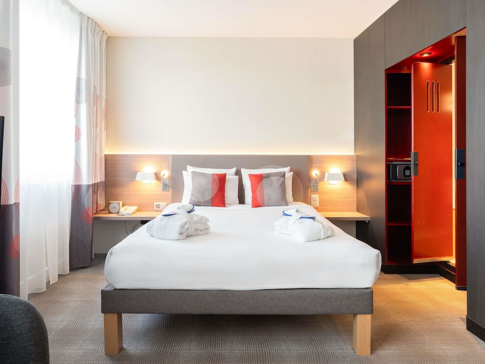 EXECUTIVE, SUITE