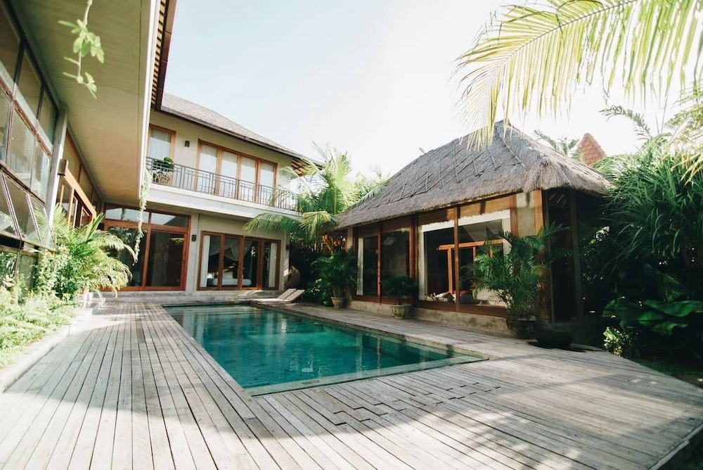 Zin Berawa Villas & Bungalows 10/54