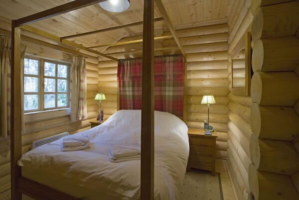 Bcc Loch Ness Log Cabins 10/46