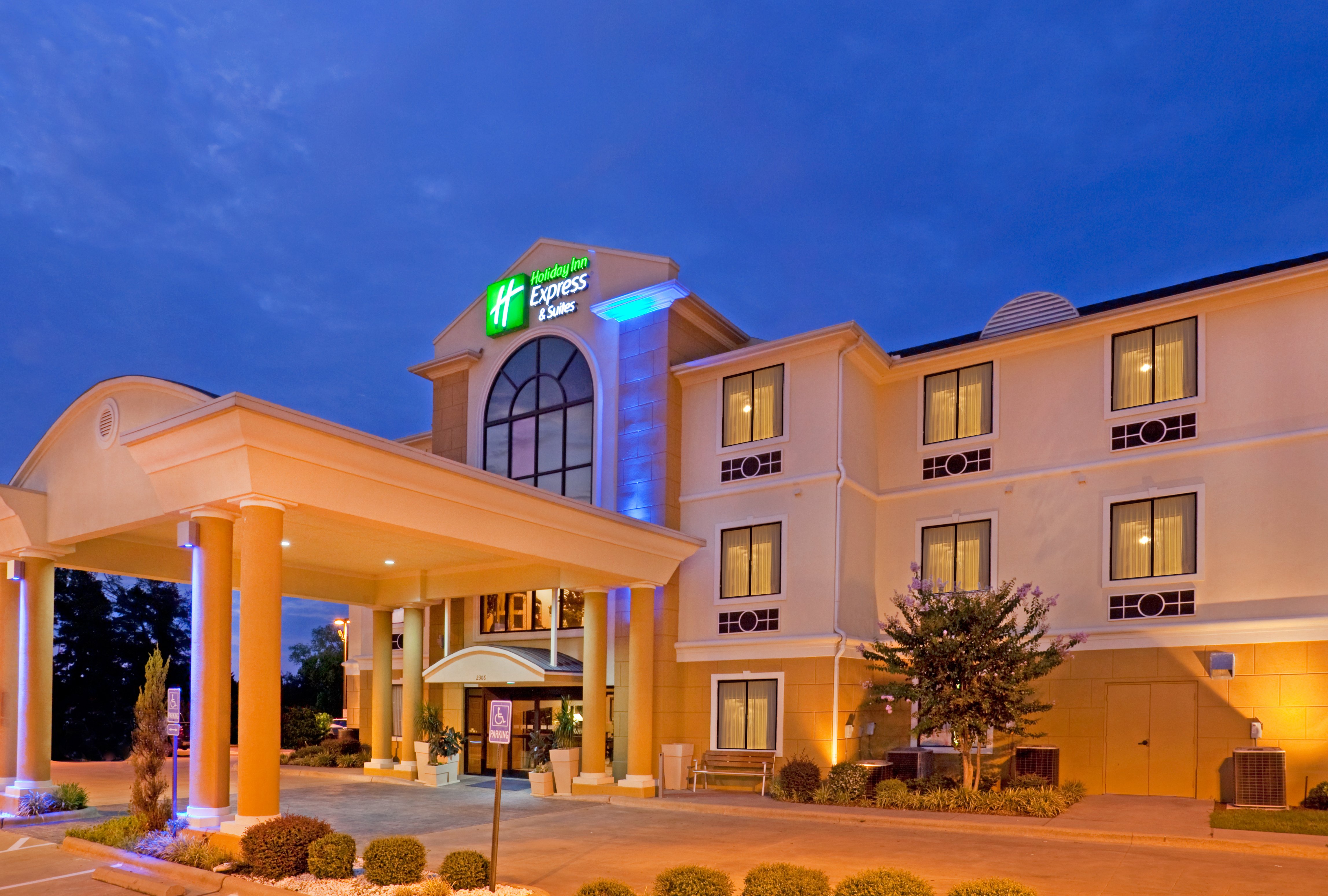 Holiday Inn Express Hotel Suites Mount Pleasant 4/61