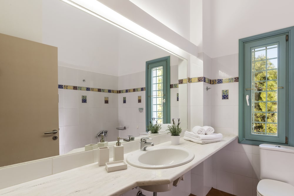 Electra Beachfront Villa 46/50
