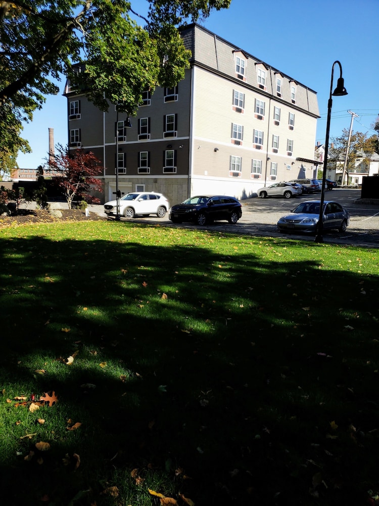 Crescent Suites Hotel 2/57