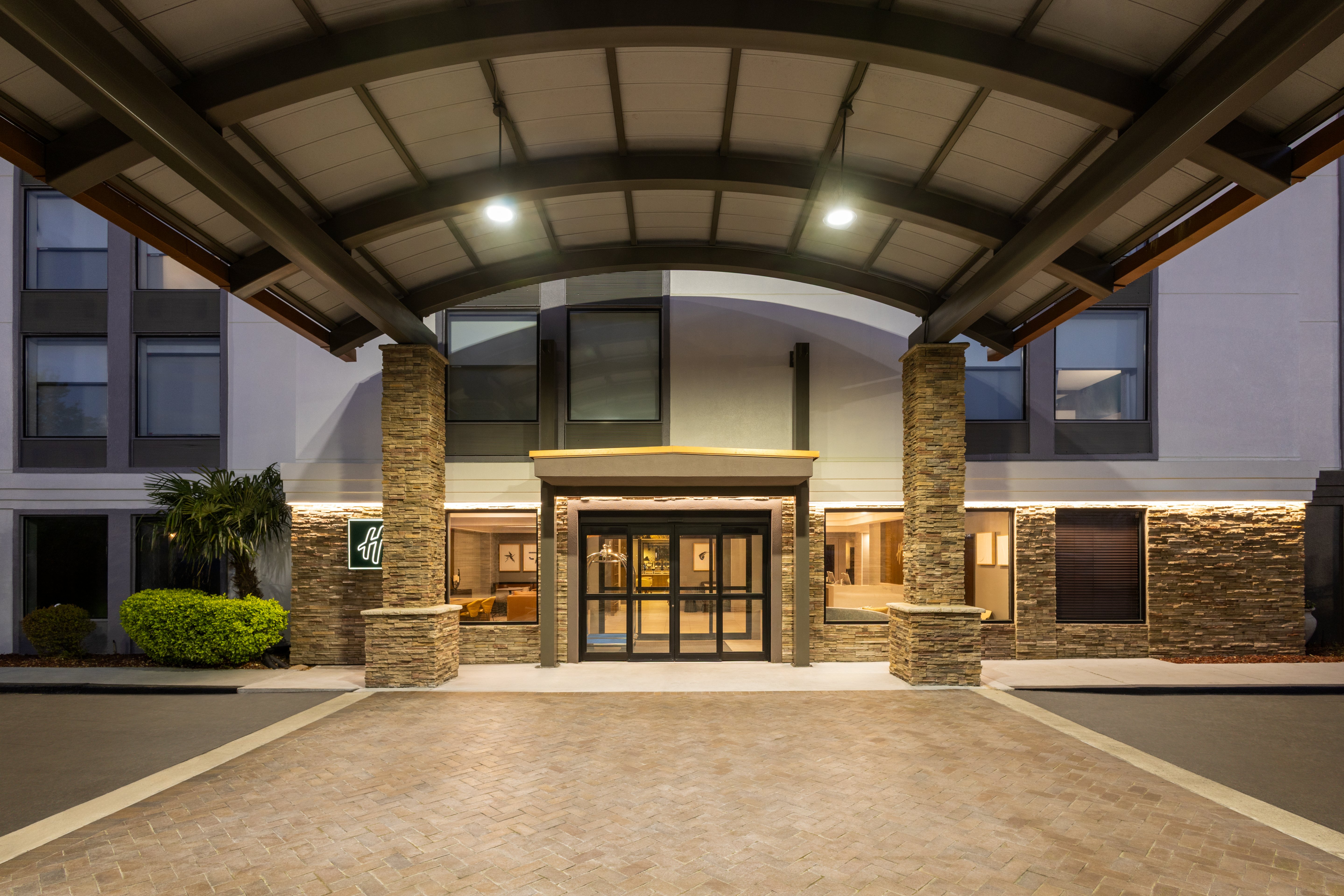 Holiday Inn & Suites Columbia NE - Ft Jackson Area by IHG 8/38
