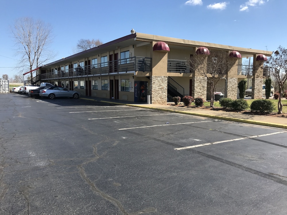 Regency Inn 37/49