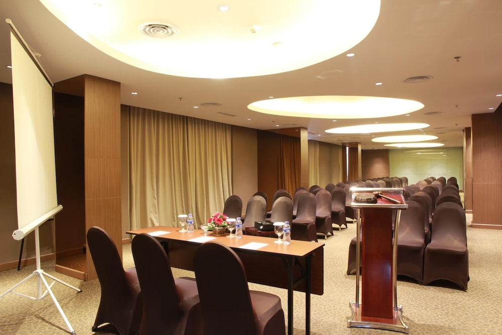 SOLL MARINA HOTEL SERPONG 48/64