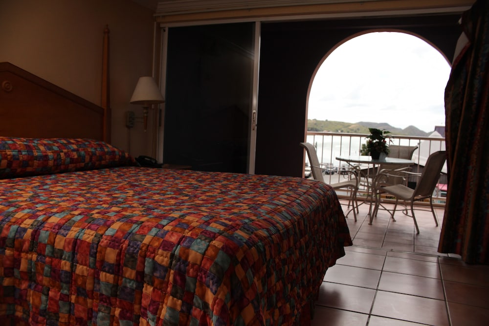 SUITE, KING BED