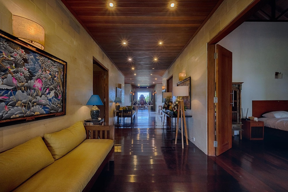 Kutus Kutus Ketewel Villa 27/34