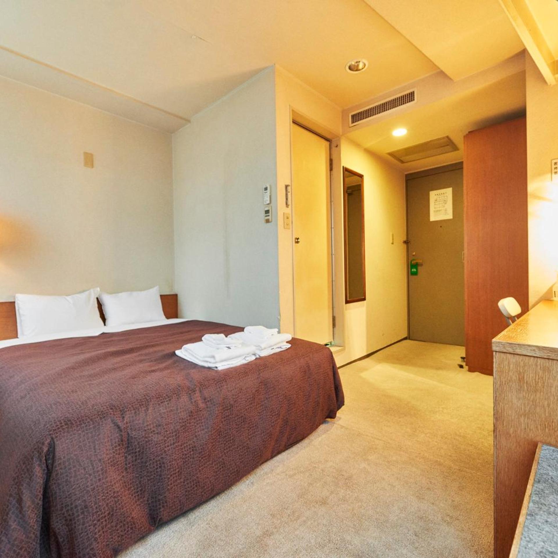 ROOM, DOUBLE BED