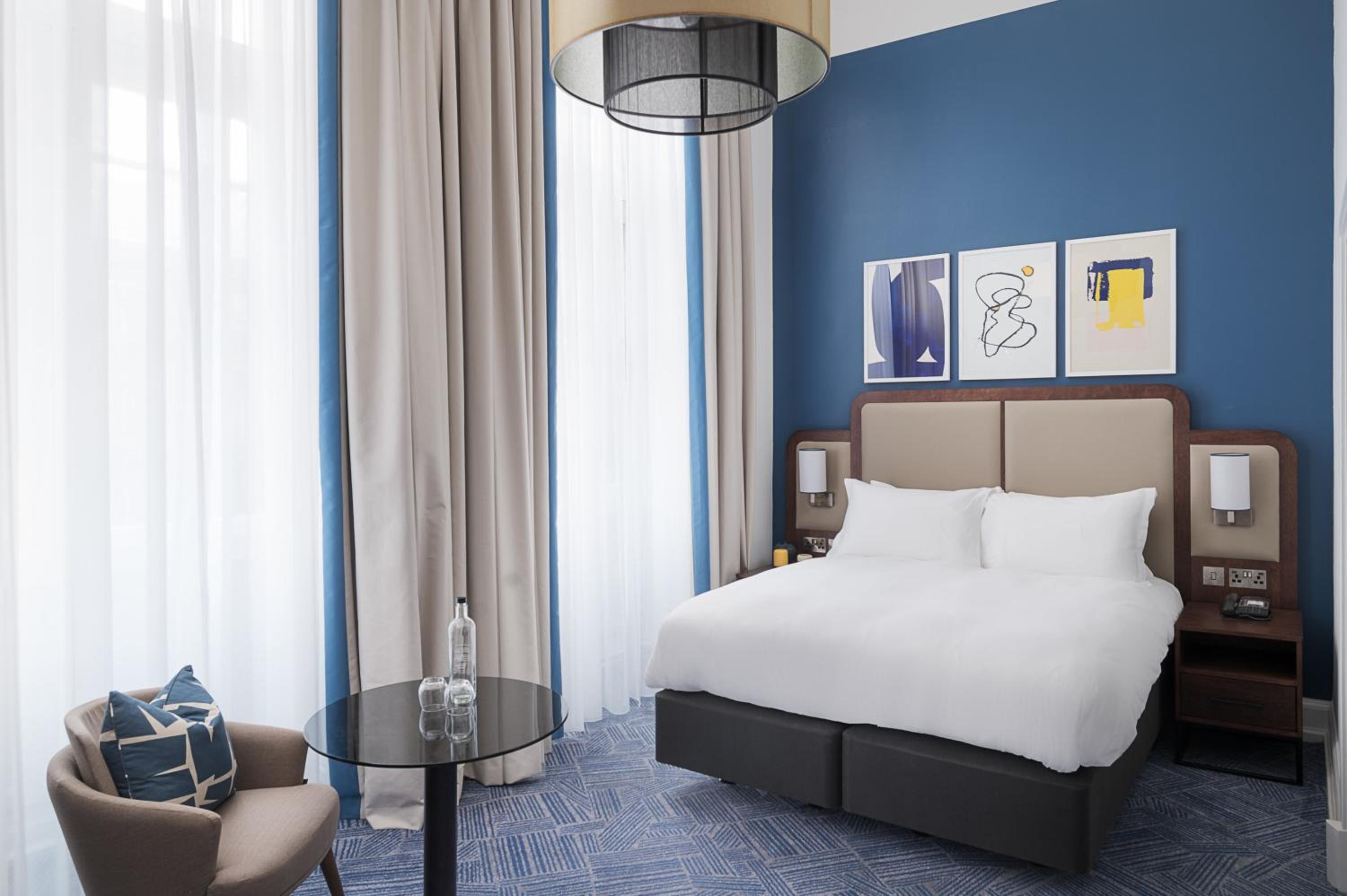 Premium, King Bed, Station View
