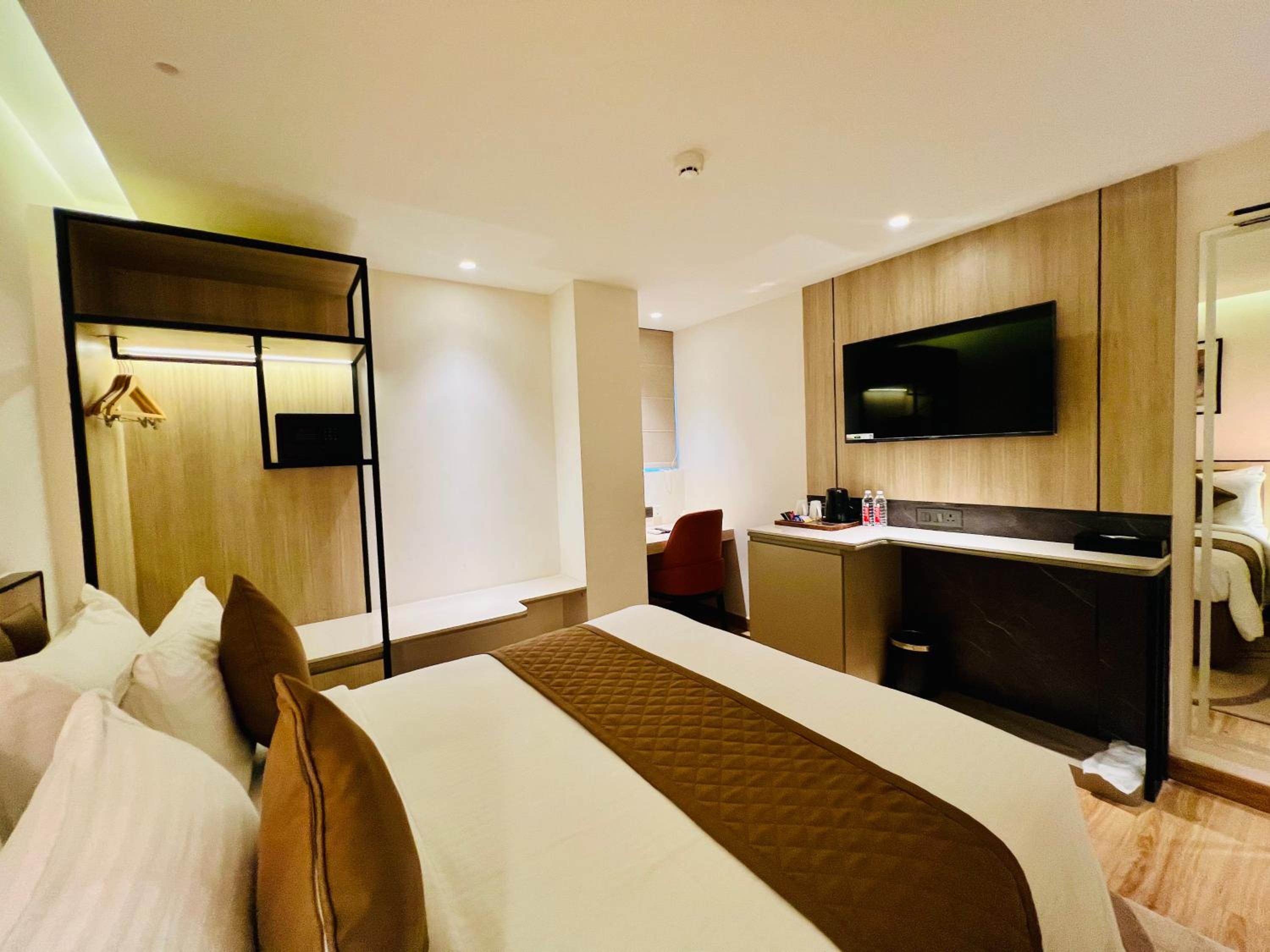 OYO Rooms Noida Sector 62 23/73